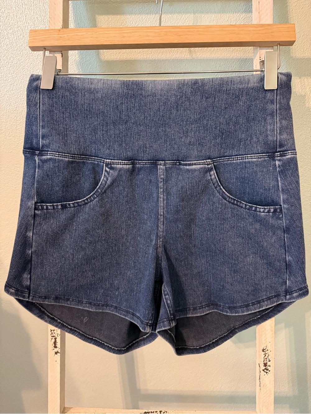 Halara Flex High Waisted Tummy Control Curved Hem Skinny Denim Shorts Size M